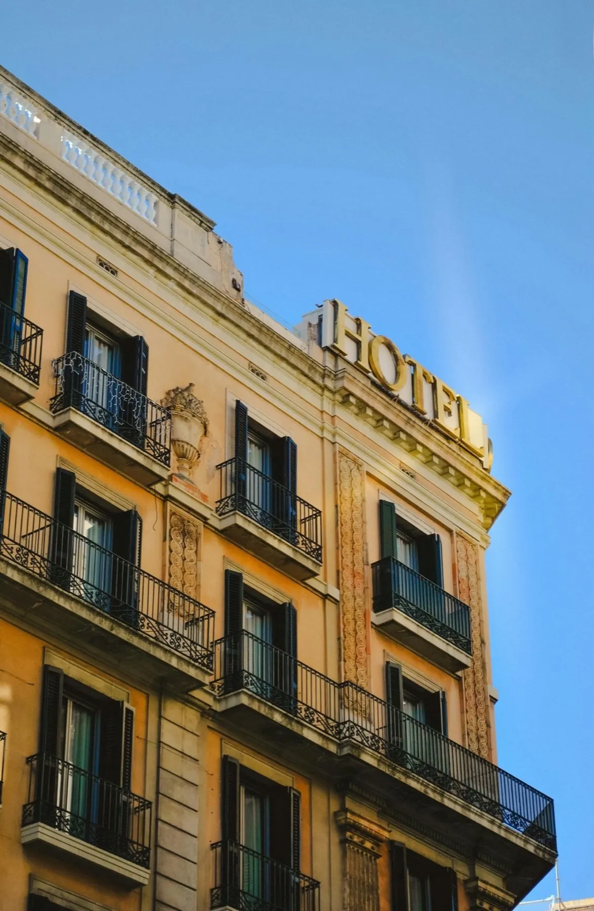 Hotelimmobilien: Betreiberstruktur und Performance verstehen bei Oktavio Gewerbeimmobilien