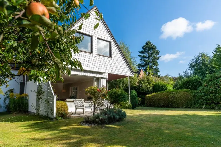 Garten und Wohnhaus als Beispiel für besondere Wohnlagen
