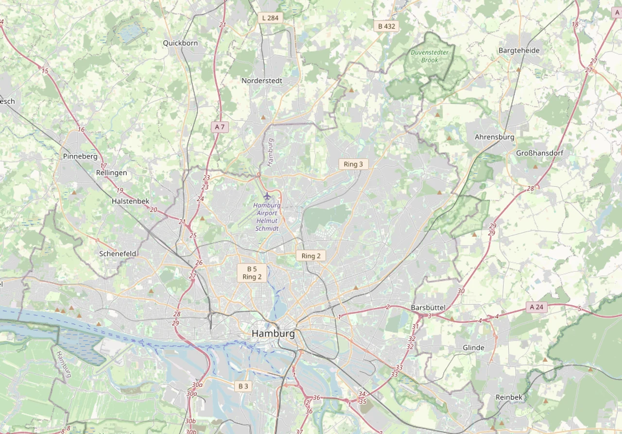 Detailkarte von Hamburg und dem nordöstlichen Umland mit Elbe, Alster, Straßen und Orten